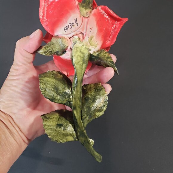 Beautiful Vintage Capodimonte Fine Porcelain Red and Gold Rose Figurine 7" - Picture 7 of 10